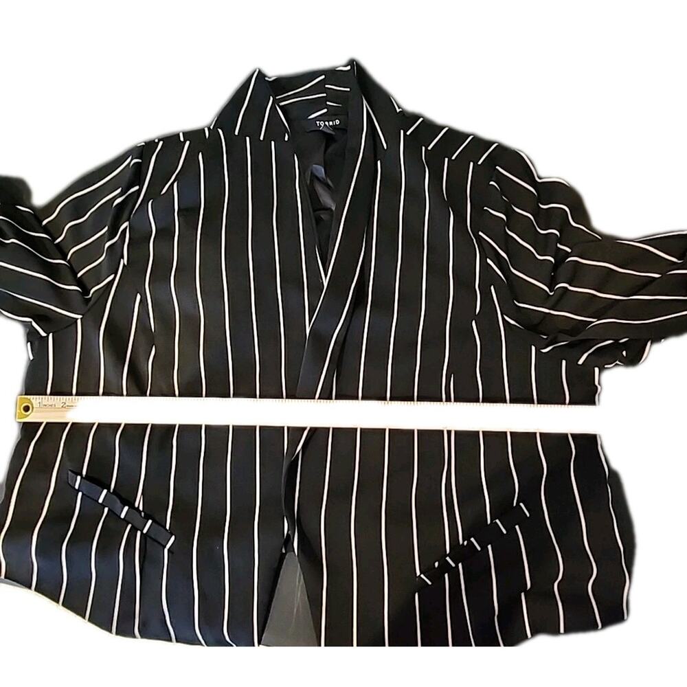 Torrid Plus 3 3x Black Stripe Crepe Open Front Bl… - image 7